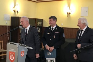 Wójt Robert Kasperczak, druh Arkadiusz Pawlak oraz Przewodniczący Rady Gminy Włoszakowice Kazimierz Kurpisz 