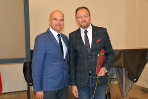 Wójt gminy Włoszakowice Marek Wąsowicz i dyrektor Zespołu Szkół Ogólnokształcących we Włoszakowicach Jarosław Zielonka