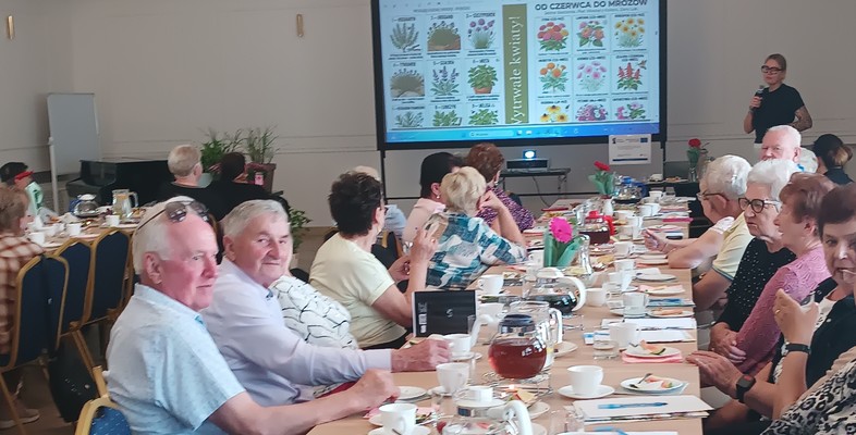 Spotkanie seniorów z florystą, architektem krajobrazu  Panią Kamilą Królikowską
