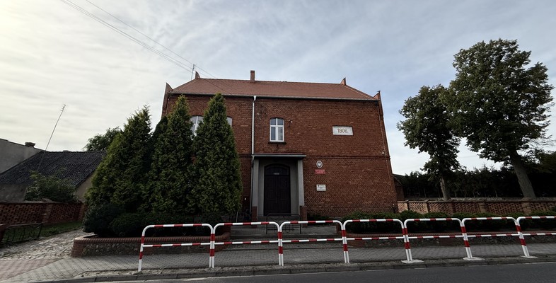 Zakończył się remont dachu Szkoły Podstawowej w Bukówcu Górnym